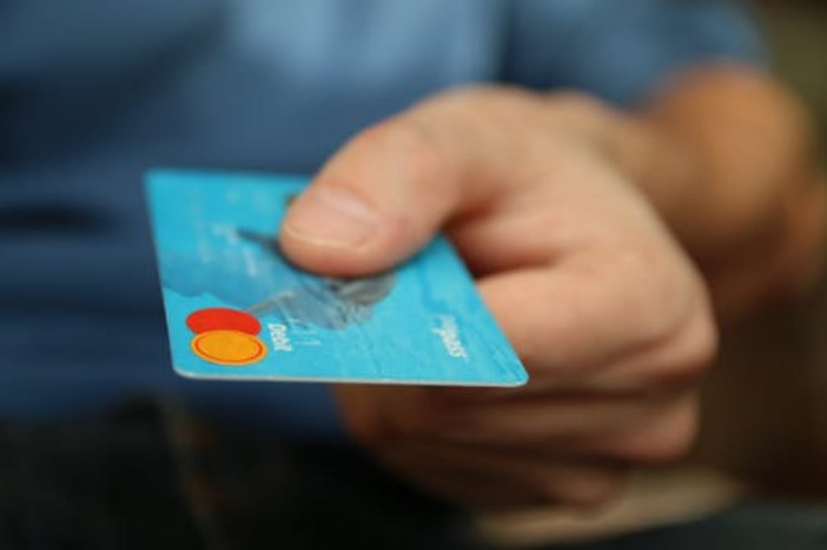 investment tips know about Which is better in credit and debit cards
