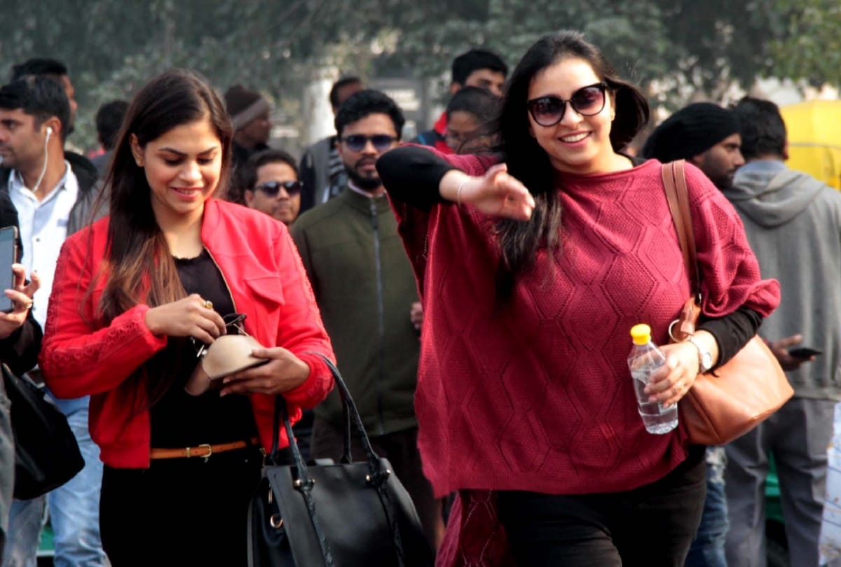 delhi chills at 3 degree celcius on second last day of 2018, pollution also reaches severe condition