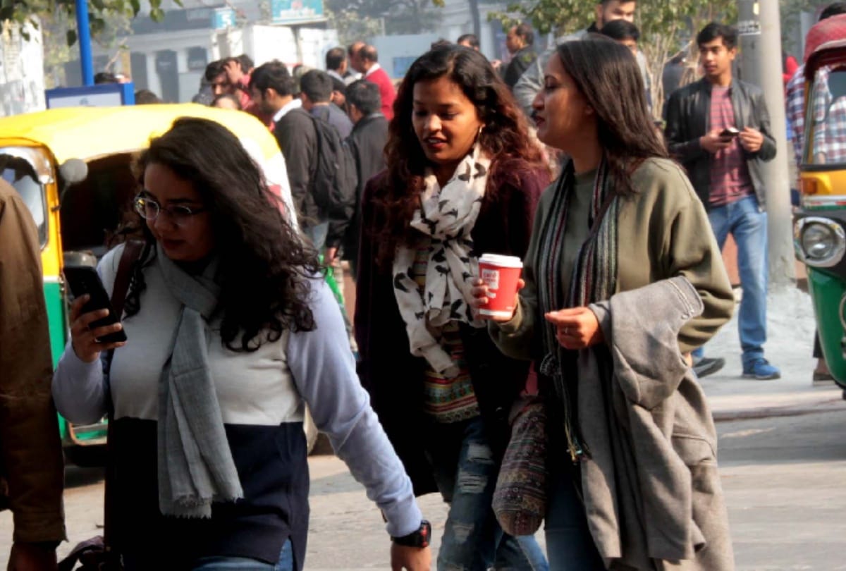 delhi chills at 3 degree celcius on second last day of 2018, pollution also reaches severe condition