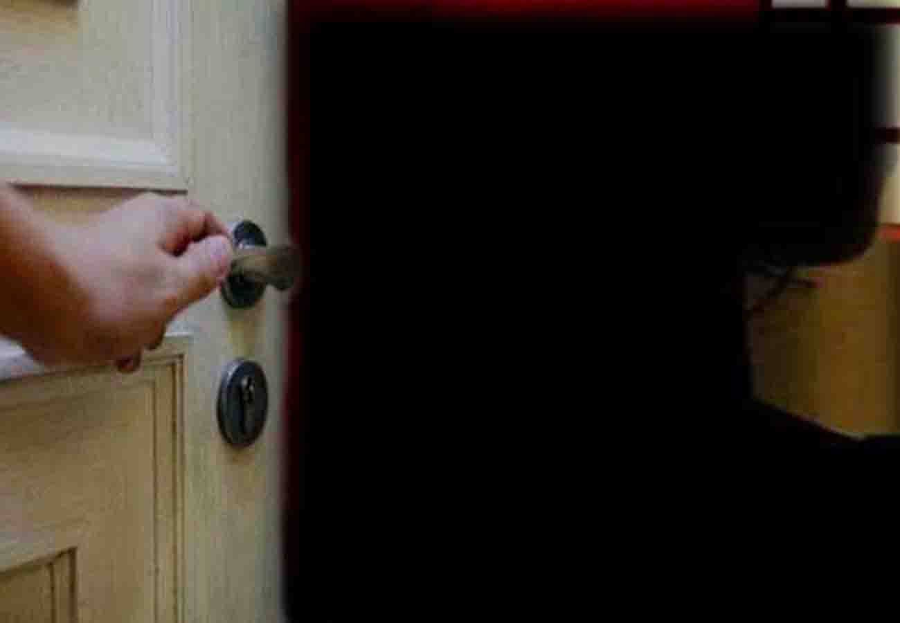wife found husband with his girlfriend