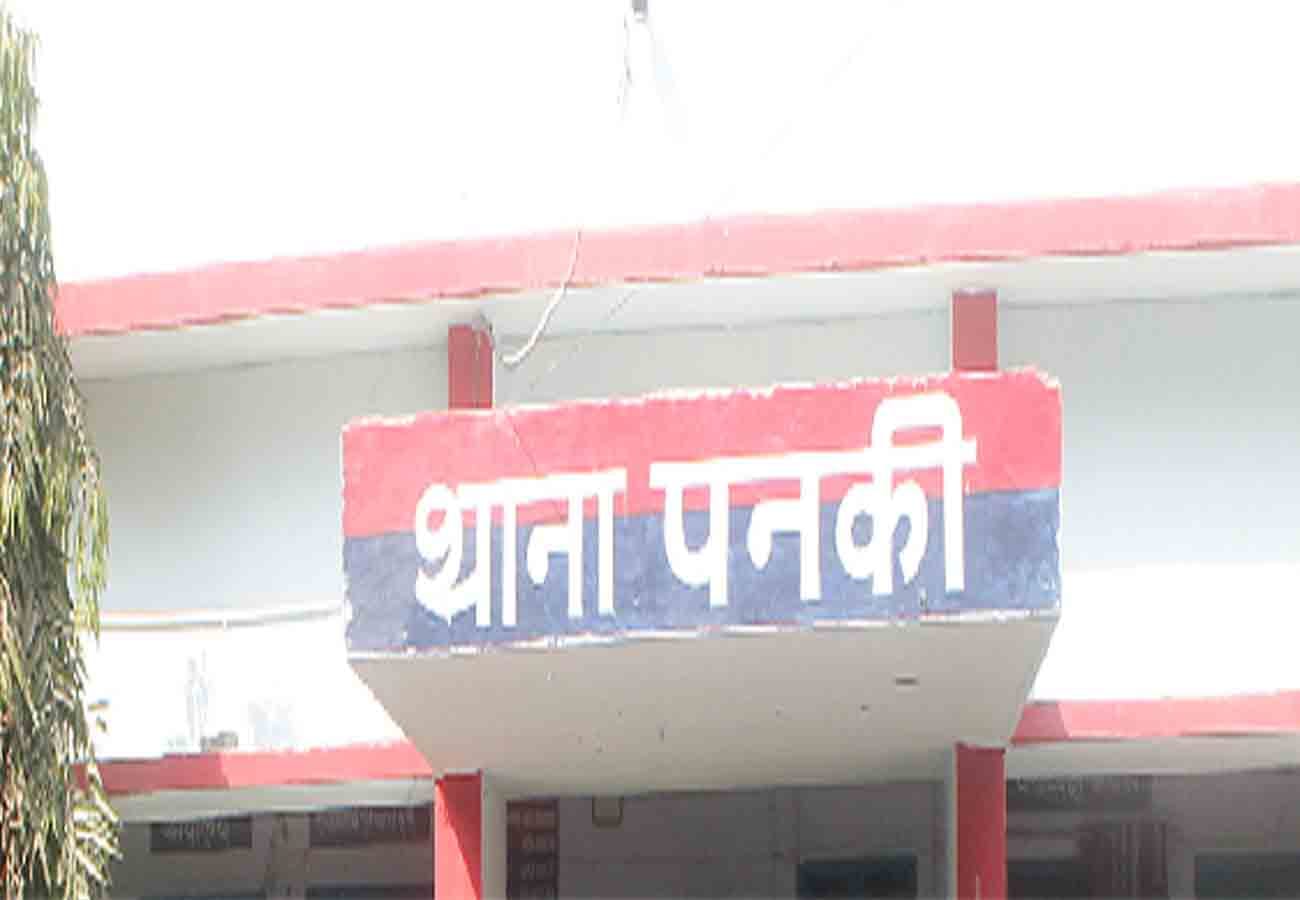 policeman beat bjp leader in kanpur panki