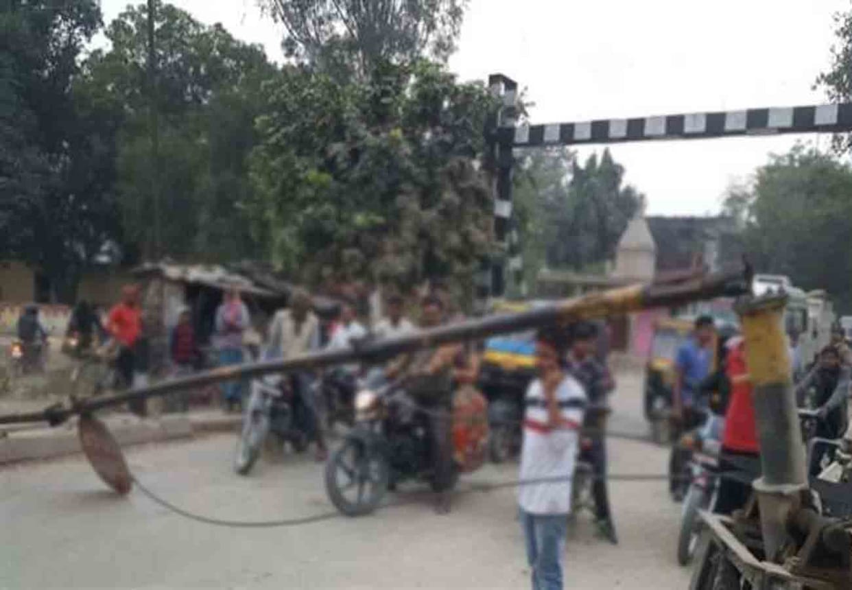 railway crossing Boom broken by truck collision