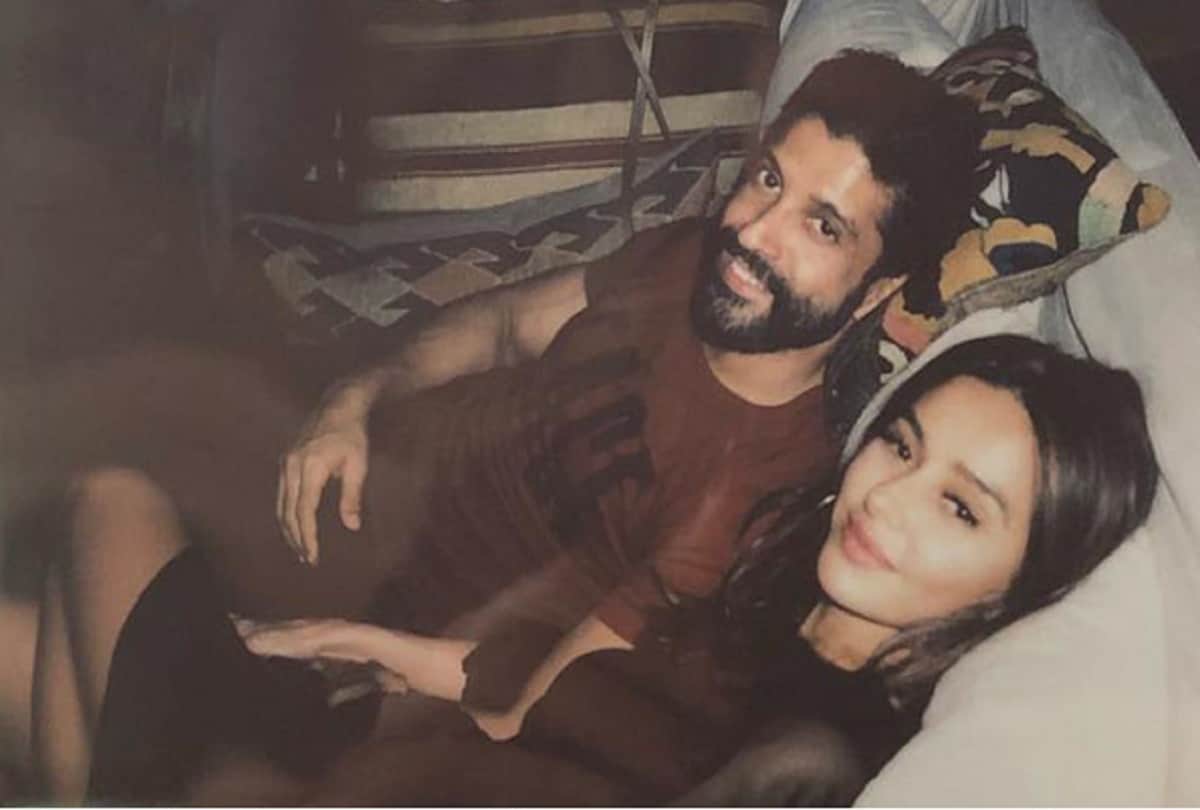 farhan akhtar is viral on social media again with shibani dandekar