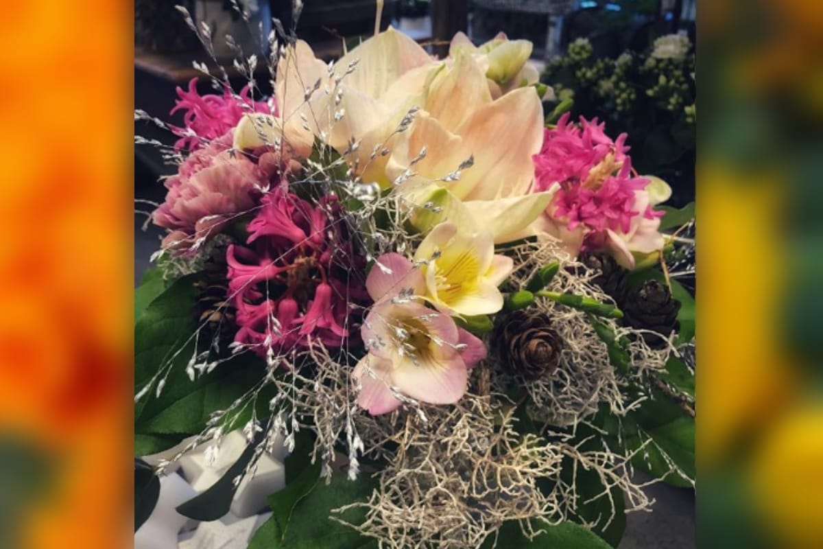 flowers demand increase on New Year price getting high look at these pictures