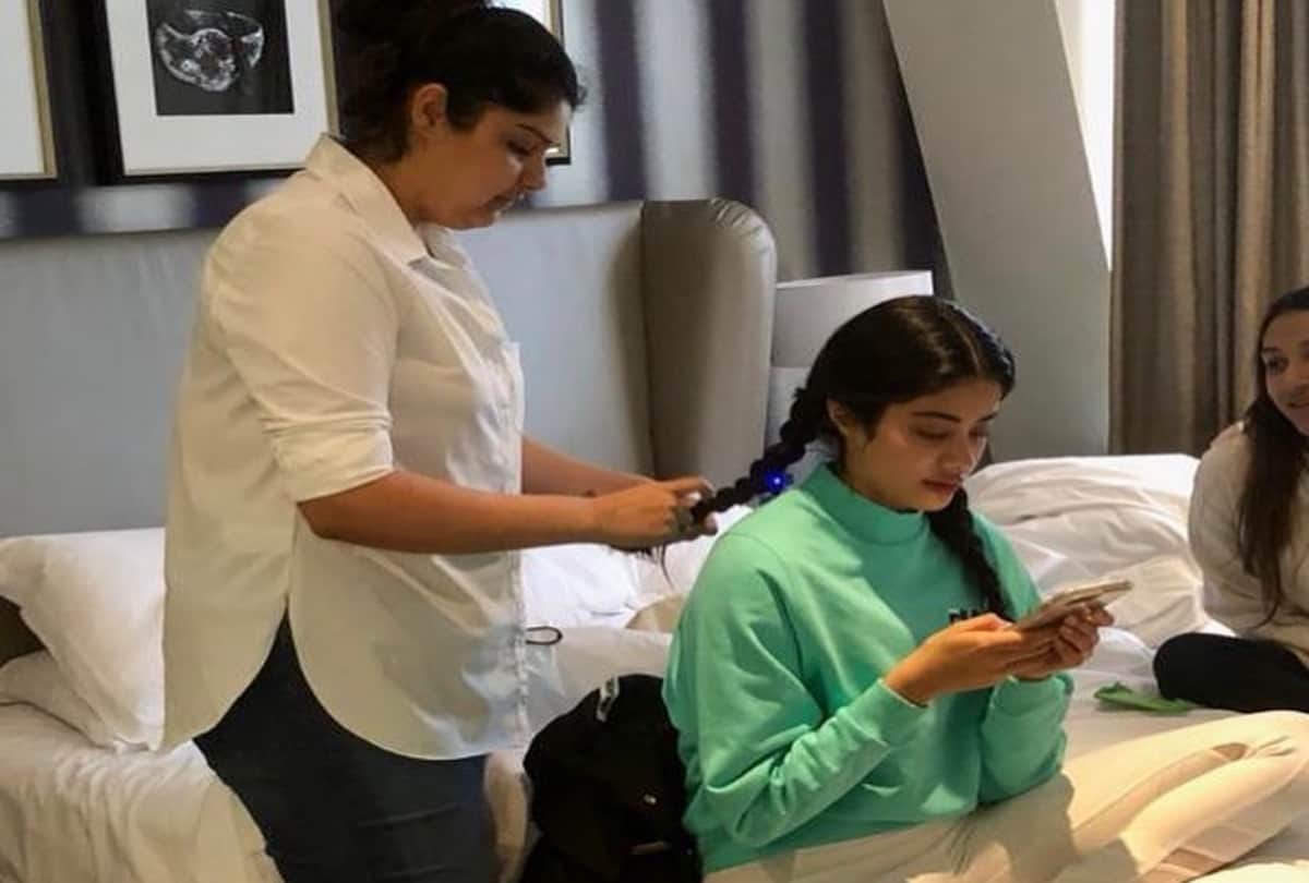 Janhvi Kapoor and Arjun Kapoor get emotional on Anshula Kapoor birthday