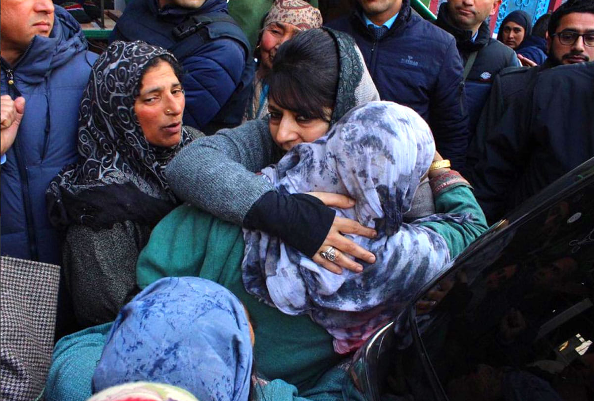 Mehbooba mufti met militants family who were killed in pulwama encounter