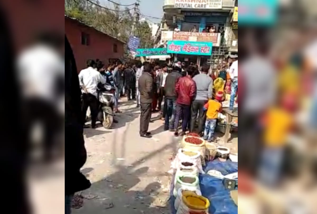 after namaz ban in noida parks police shuts shop open in parks 27 women men arrested