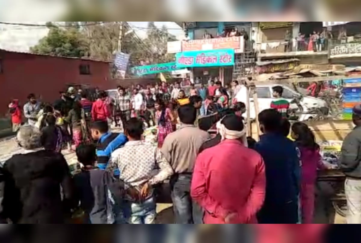 after namaz ban in noida parks police shuts shop open in parks 27 women men arrested