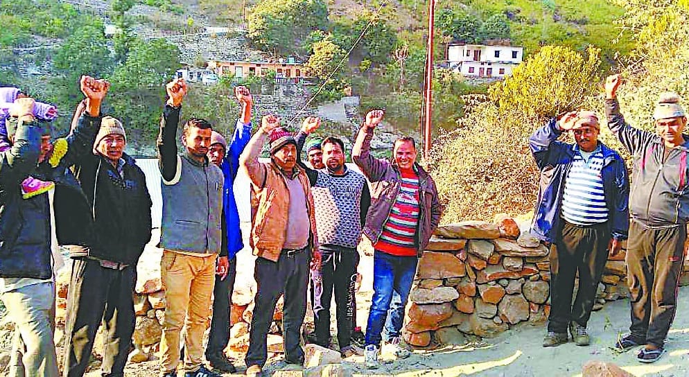 villagers protested on closing the way