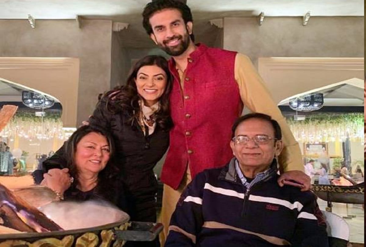 sushmita sen is seen with boyfriend rohman shawl in family photo