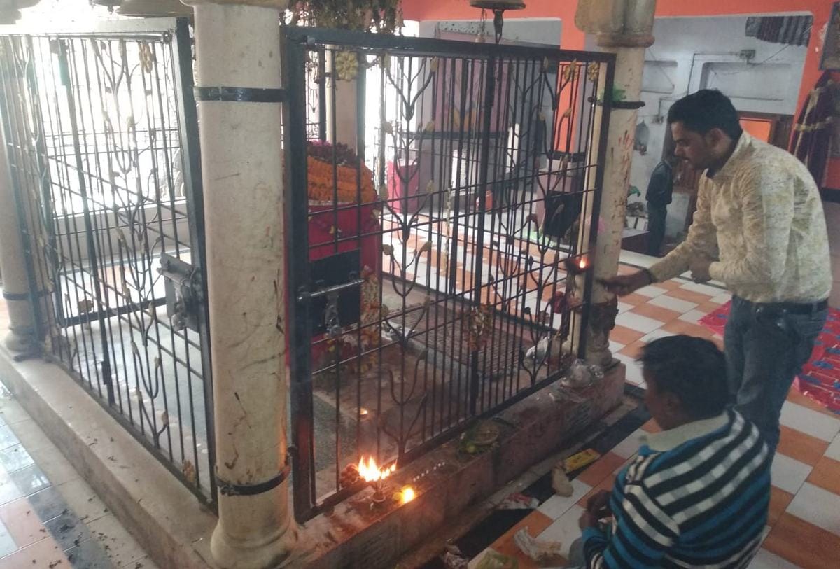 Silver crown and charity box theft from lahurabir baba temple in varanasi