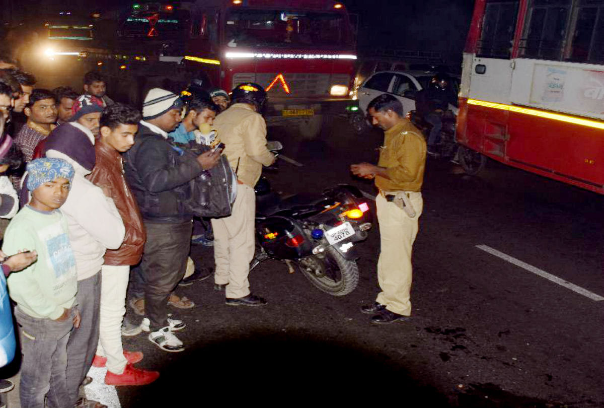 woman dead in road accident on delhi agra highway in agra