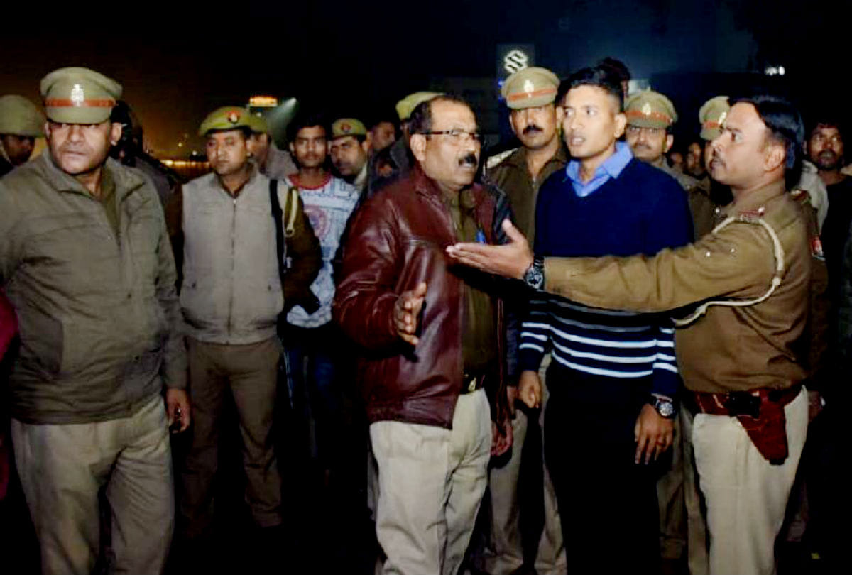 woman dead in road accident on delhi agra highway in agra