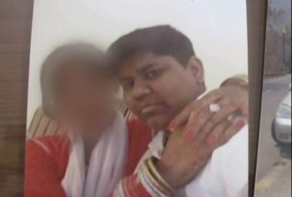 Year Ender 2018 Woman poses man married with girls make physical relation
