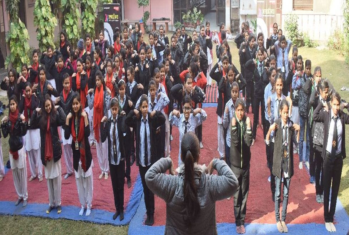 Yoga camp organized by Amar Ujala Aparajita Abhiyan in Agra