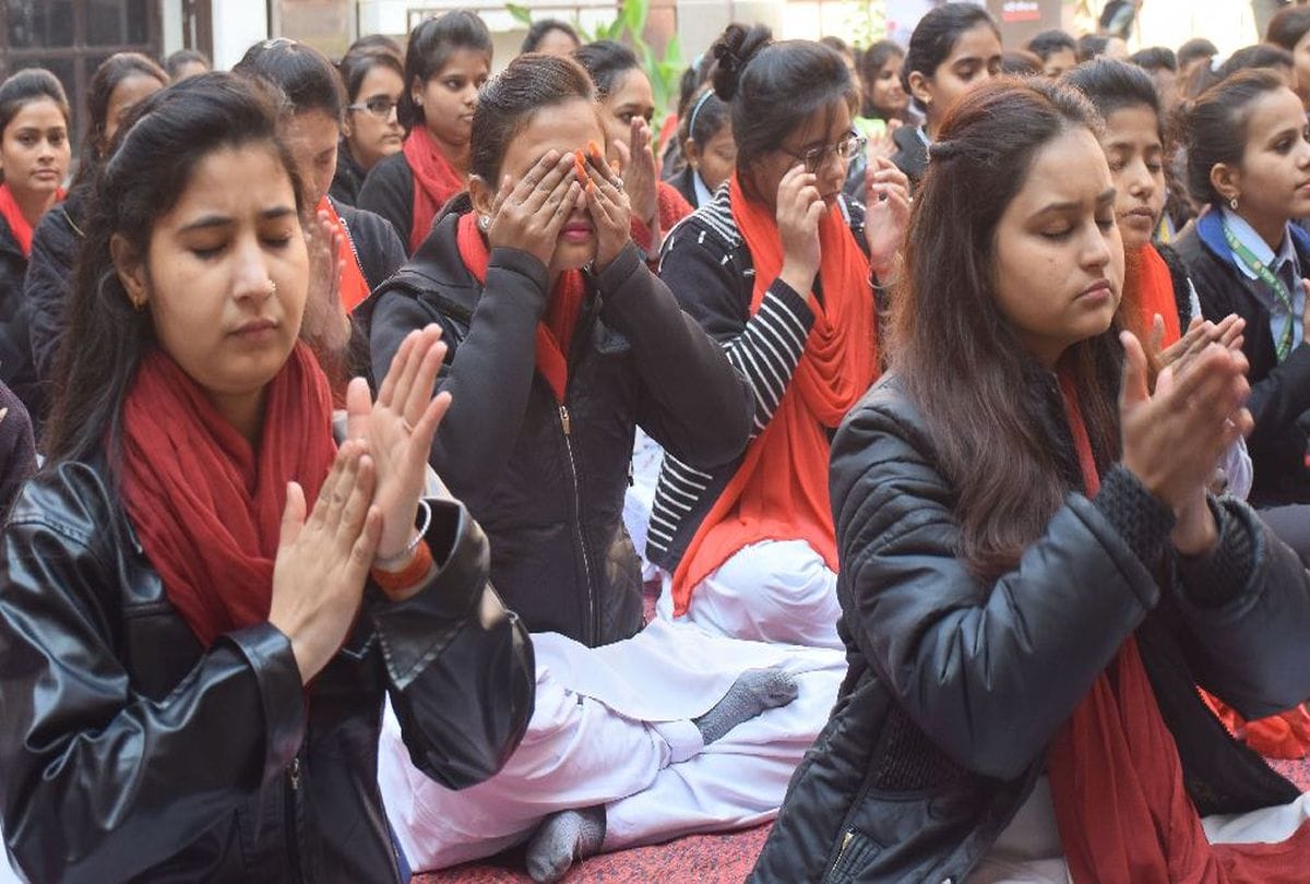 Yoga camp organized by Amar Ujala Aparajita Abhiyan in Agra