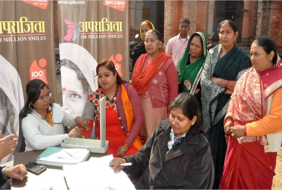 Yoga camp organized by Amar Ujala Aparajita Abhiyan in Agra