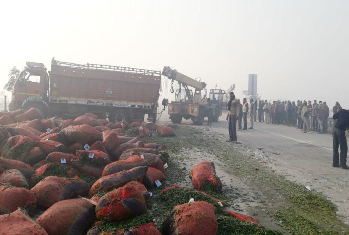 Road Accident at Yamuna Expressway in Mathura, one person dead, several injured