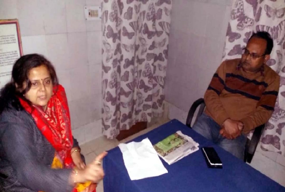 Baghpat, Ruckus in the municipality office, and threatened to EO