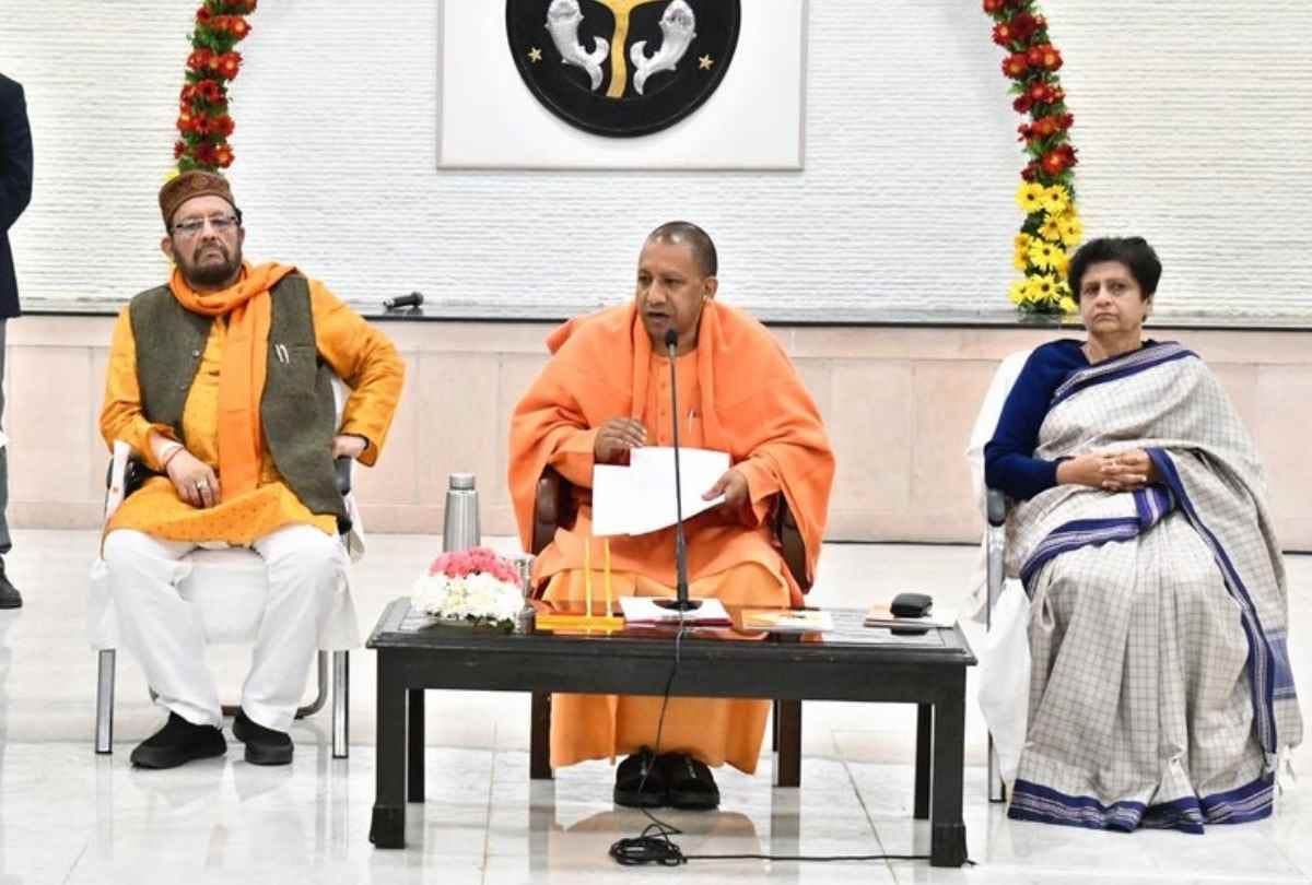 cm adityanath yogi meeting with mayor and corporators