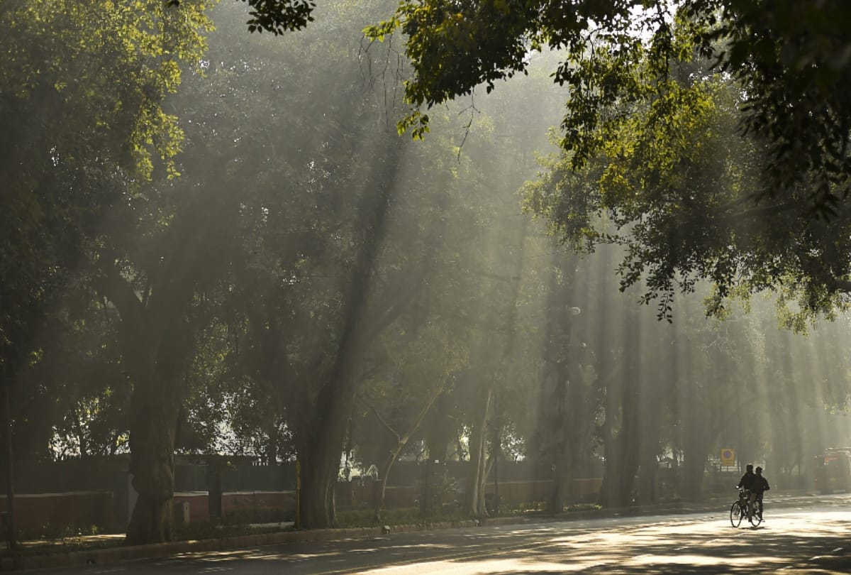 chilling waves continues in delhi ncr, temperature dips below 4 degree fog to deepen from january 3