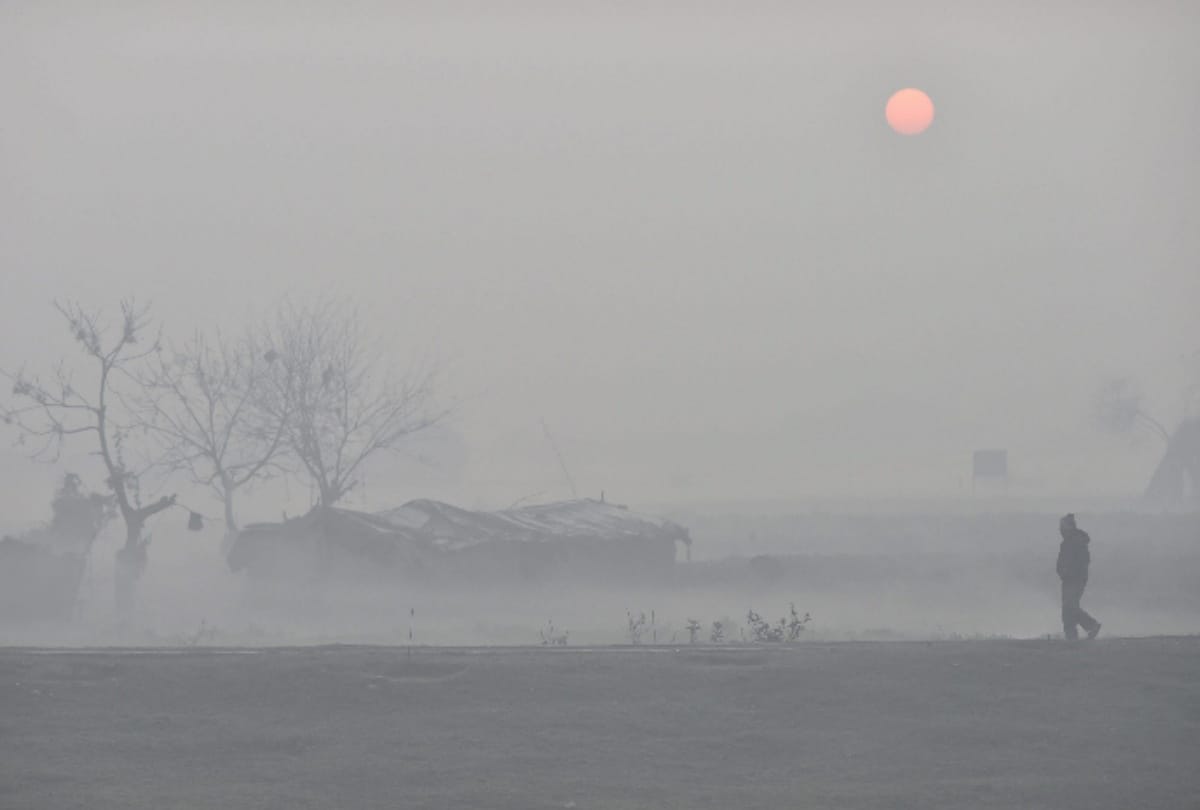 chilling waves continues in delhi ncr, temperature dips below 4 degree fog to deepen from january 3