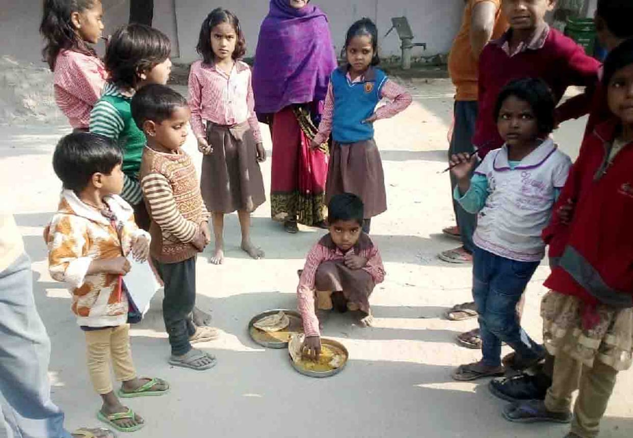 Worm in mid-day meal in hardoi