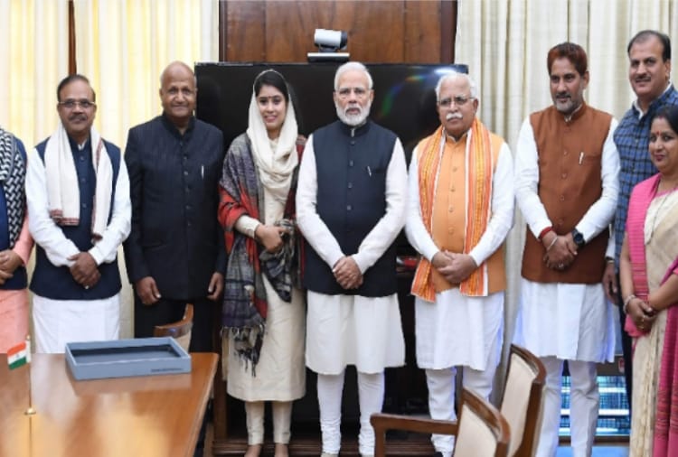 5 newly elected mayors from haryana meet prime minister narendra modi