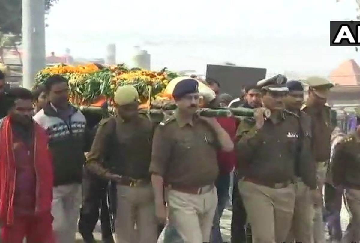 Mortal remains of Head Constable Suresh Vats being taken to Prayagraj for last rites