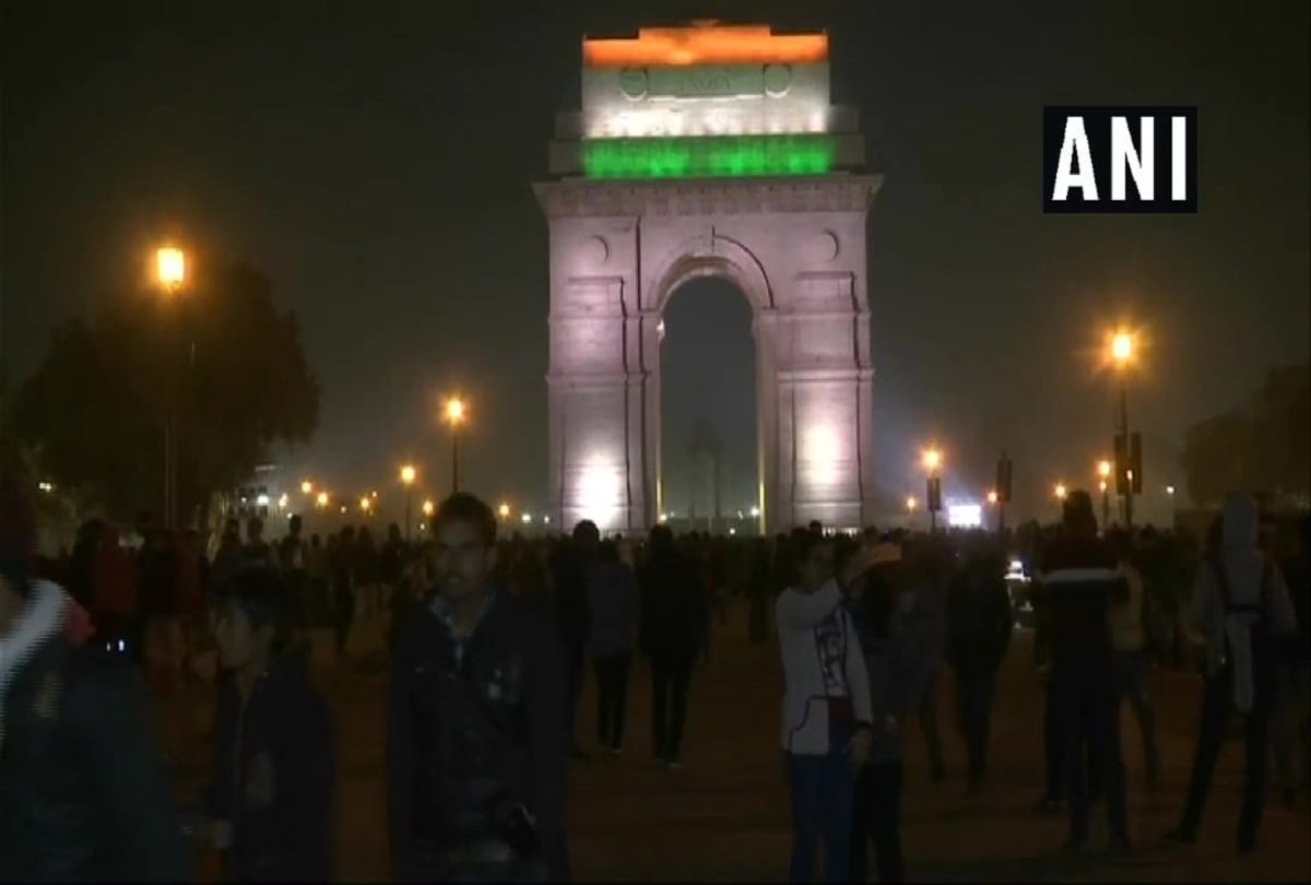 Delhi people celebrates new year 2019 in pics