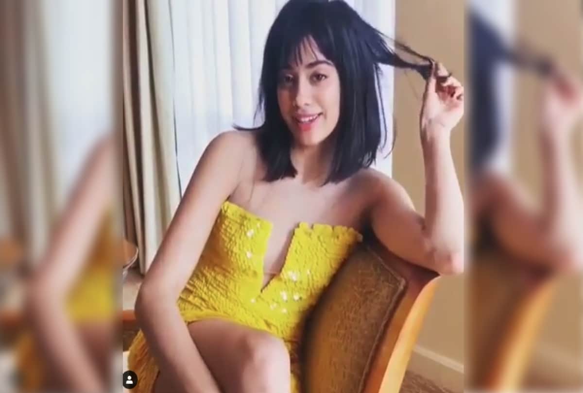 Janhvi Kapoor on the cover page of Cosmopolitan