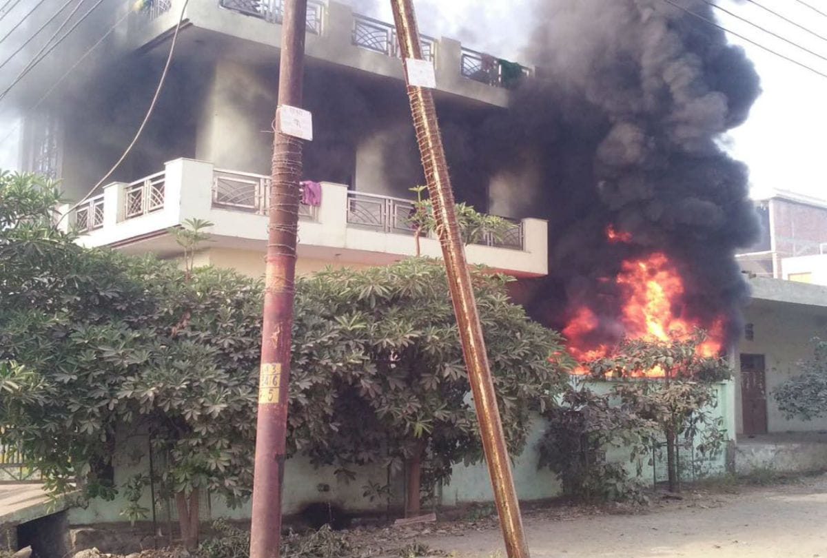 massive fire in house in agra