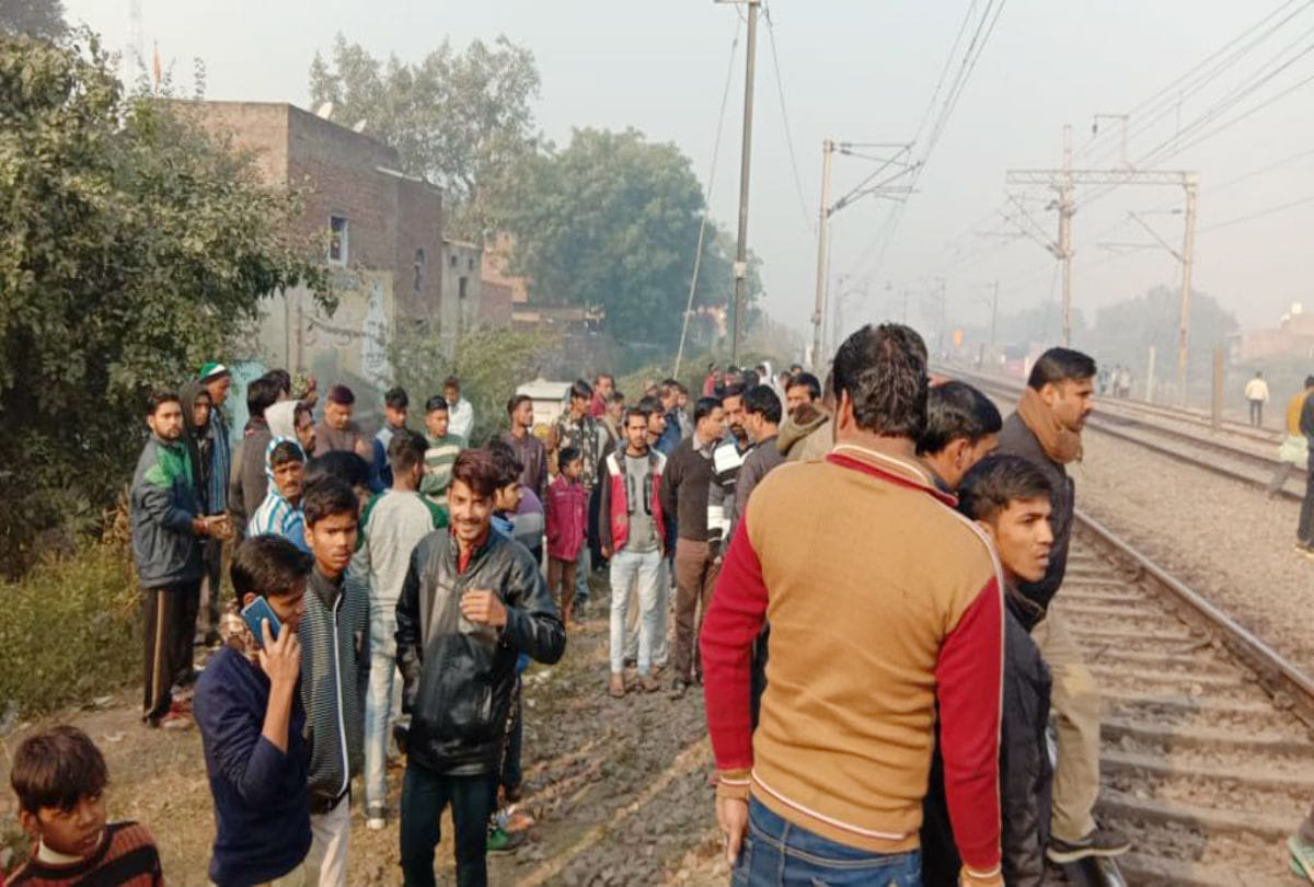 young man found dead near railway crossing in firozabad