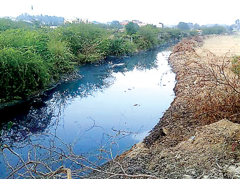 Nasty sewerage falling into the Ganges, all arrangements fail