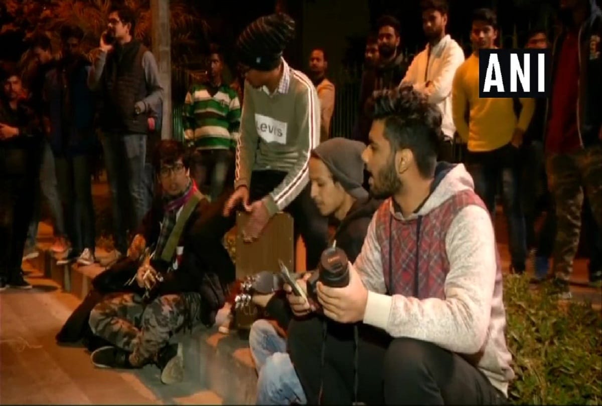Delhi people celebrates new year 2019 in pics