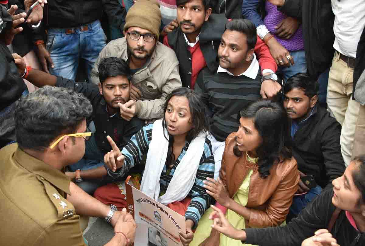 Protest for justice in prayagraj, police detained seven people including four women