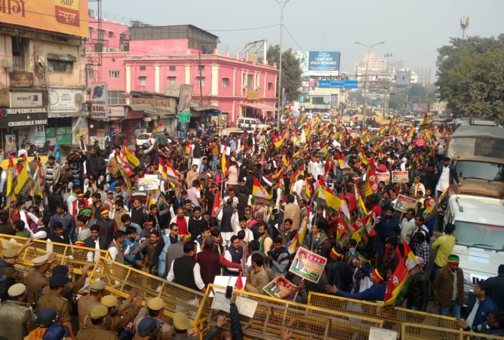 pragatishil samajwadi party protest in lucknow.