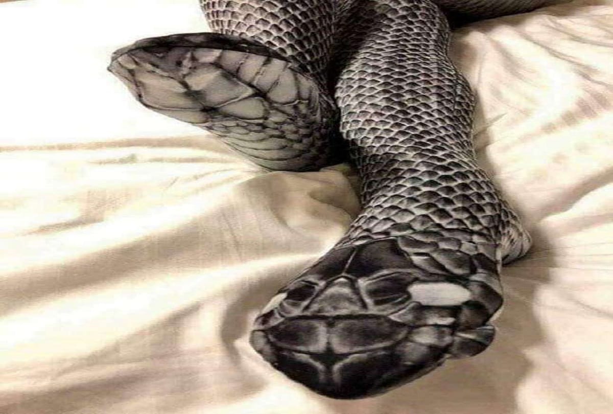 woman wears stockings looking like snake husband understood two snakes and beats her