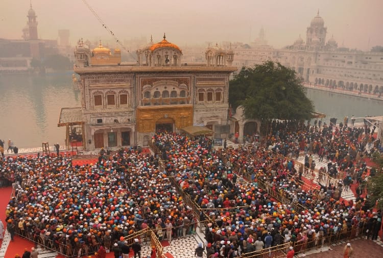 Chandigarh, happy new year 2019 celebration at golden temple