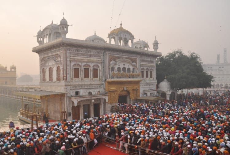 Chandigarh, happy new year 2019 celebration at golden temple