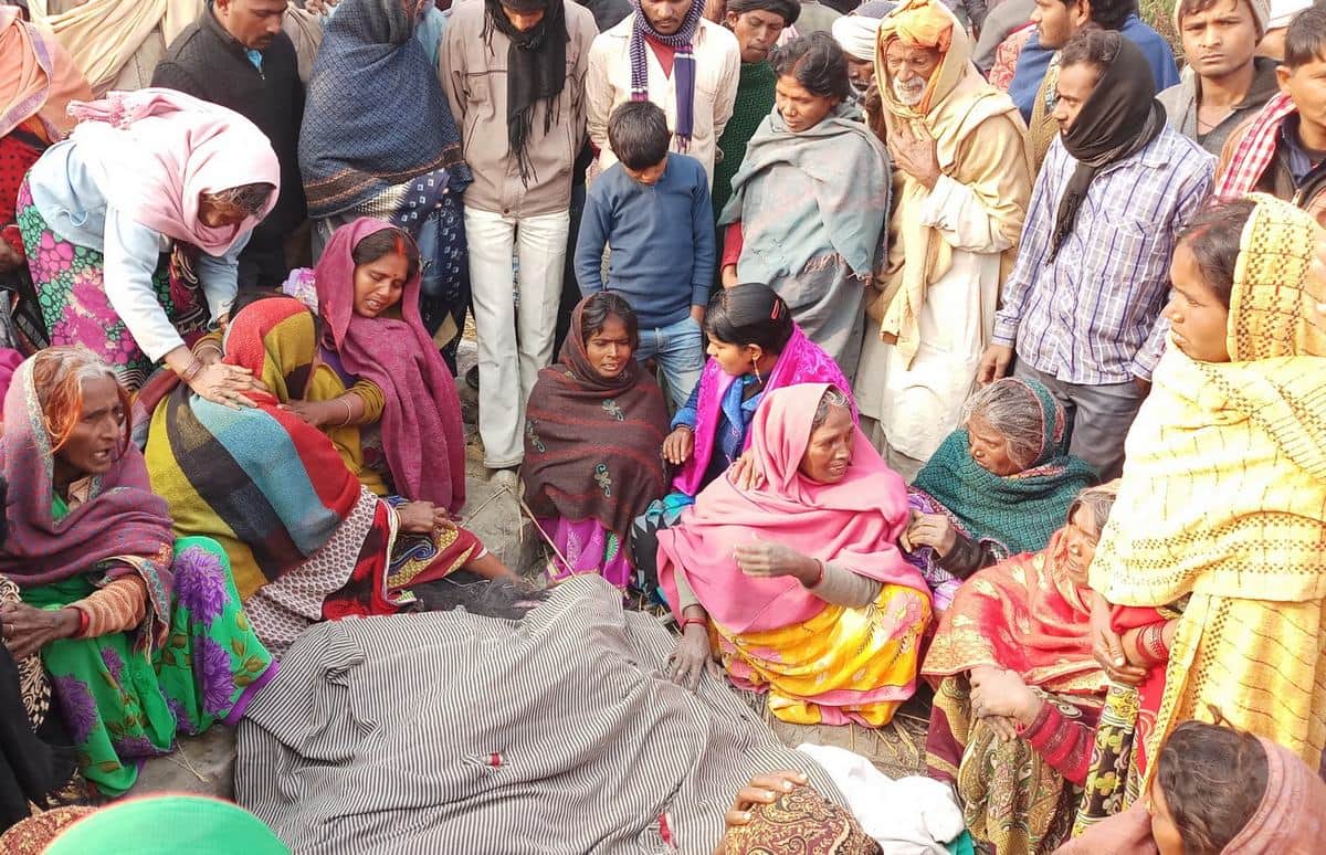 7 family member crushed to death by truck in chandauli