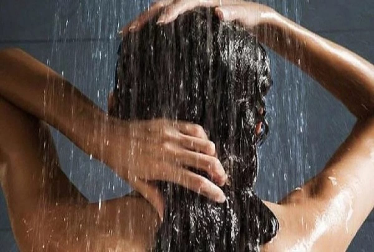 man recorded video bathing girl in delhi