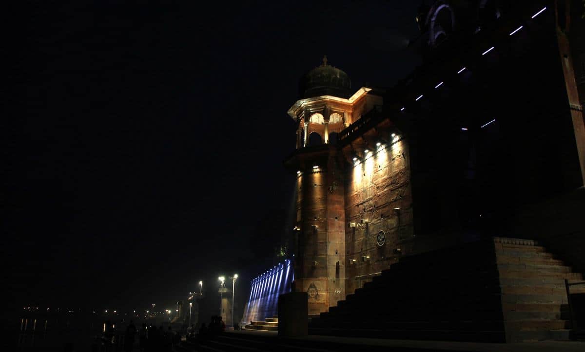 Migrants will see ganga aarti by cruise and ship in varanasi