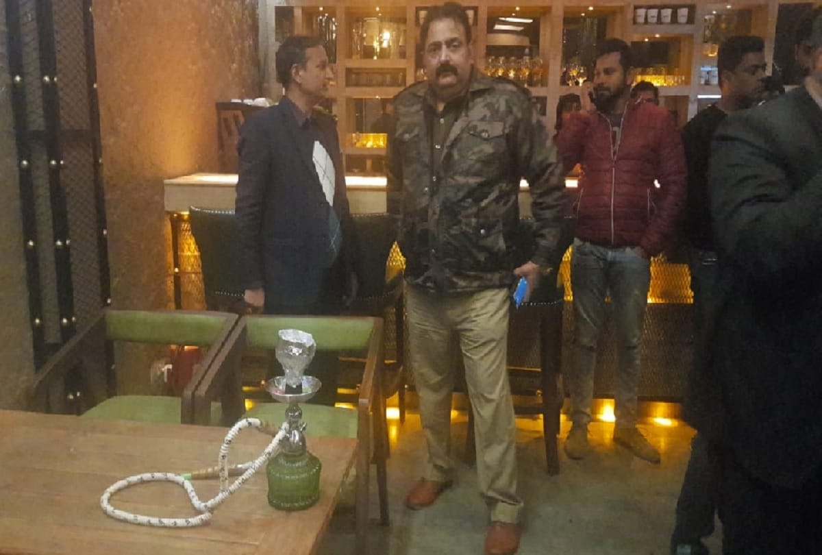 Police raid on illegal hookah bar in noida