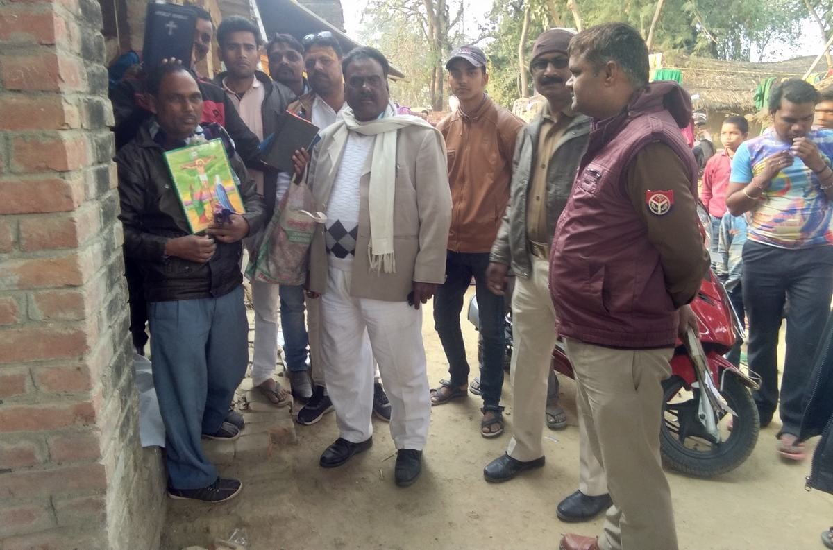 Police caught a man who did religious conversion in jaunpur