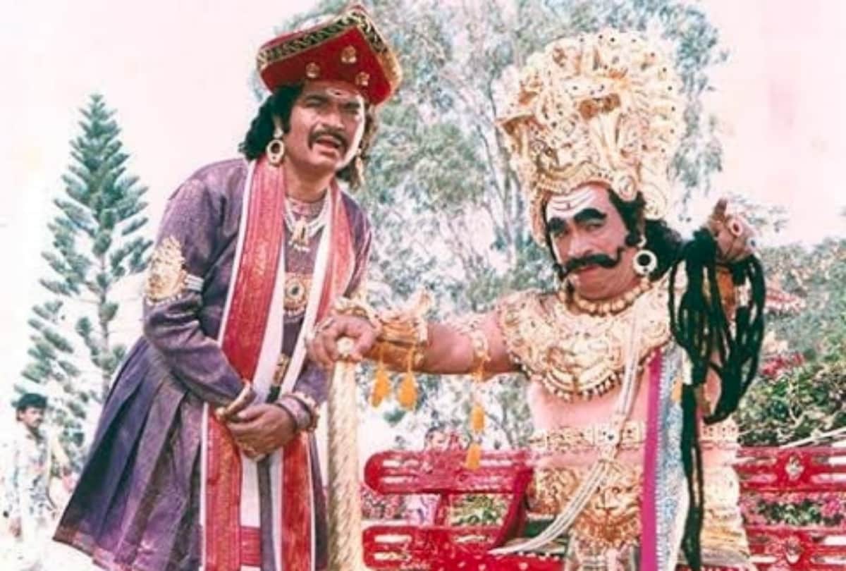 veteran actor kader khan profile know about his life career and bollywood journey