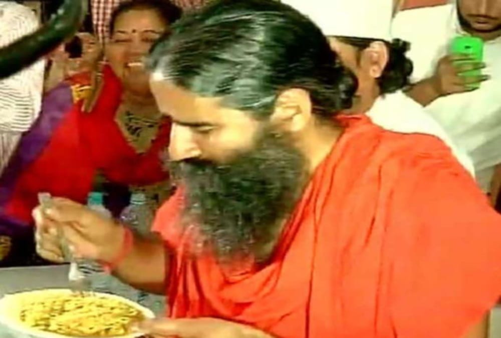 kader khan death Baba ramdev eat maggie For complete his wish 