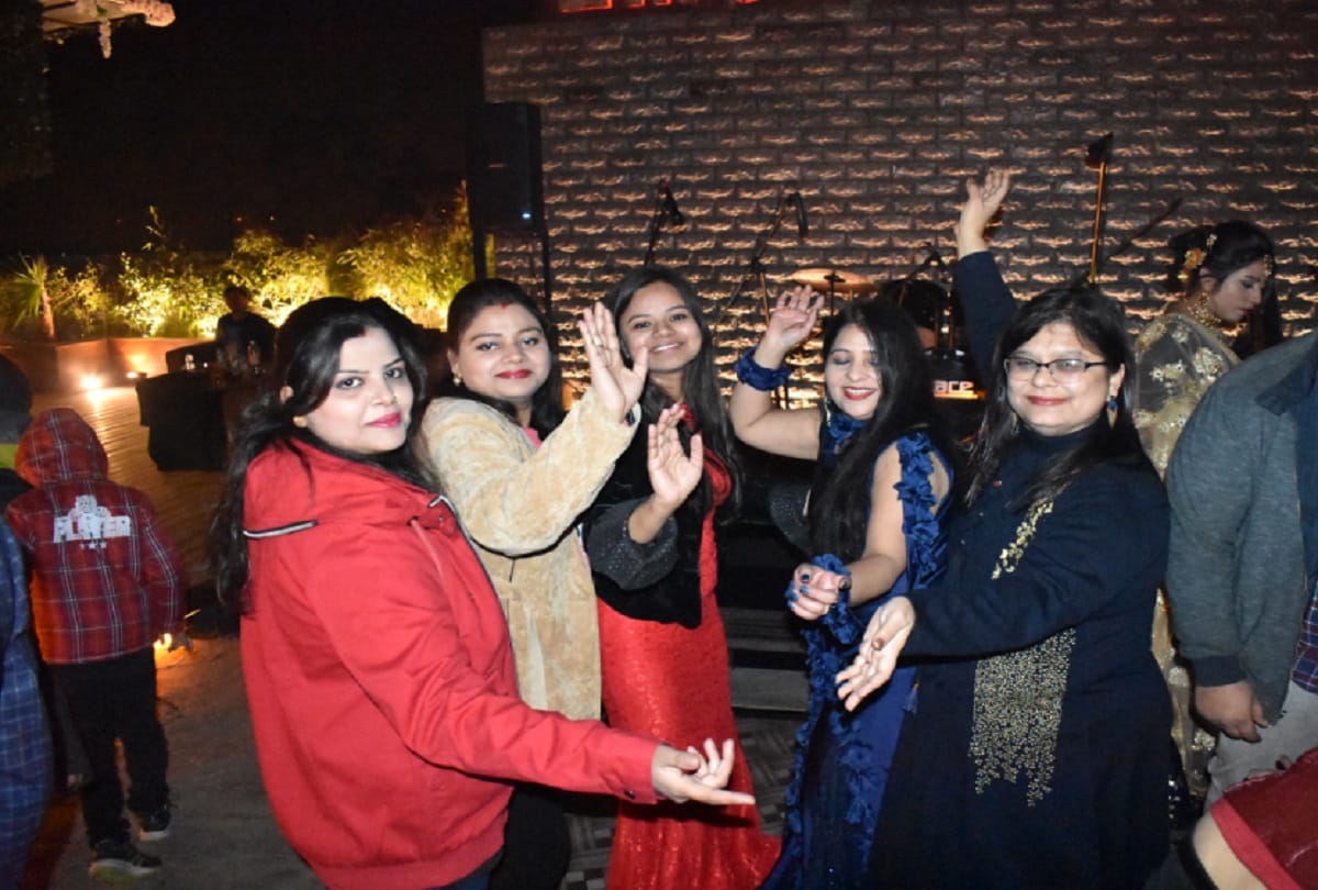 New Year Celebration Ideas 2023 How To Plan New Year's Party At Home On Budget
