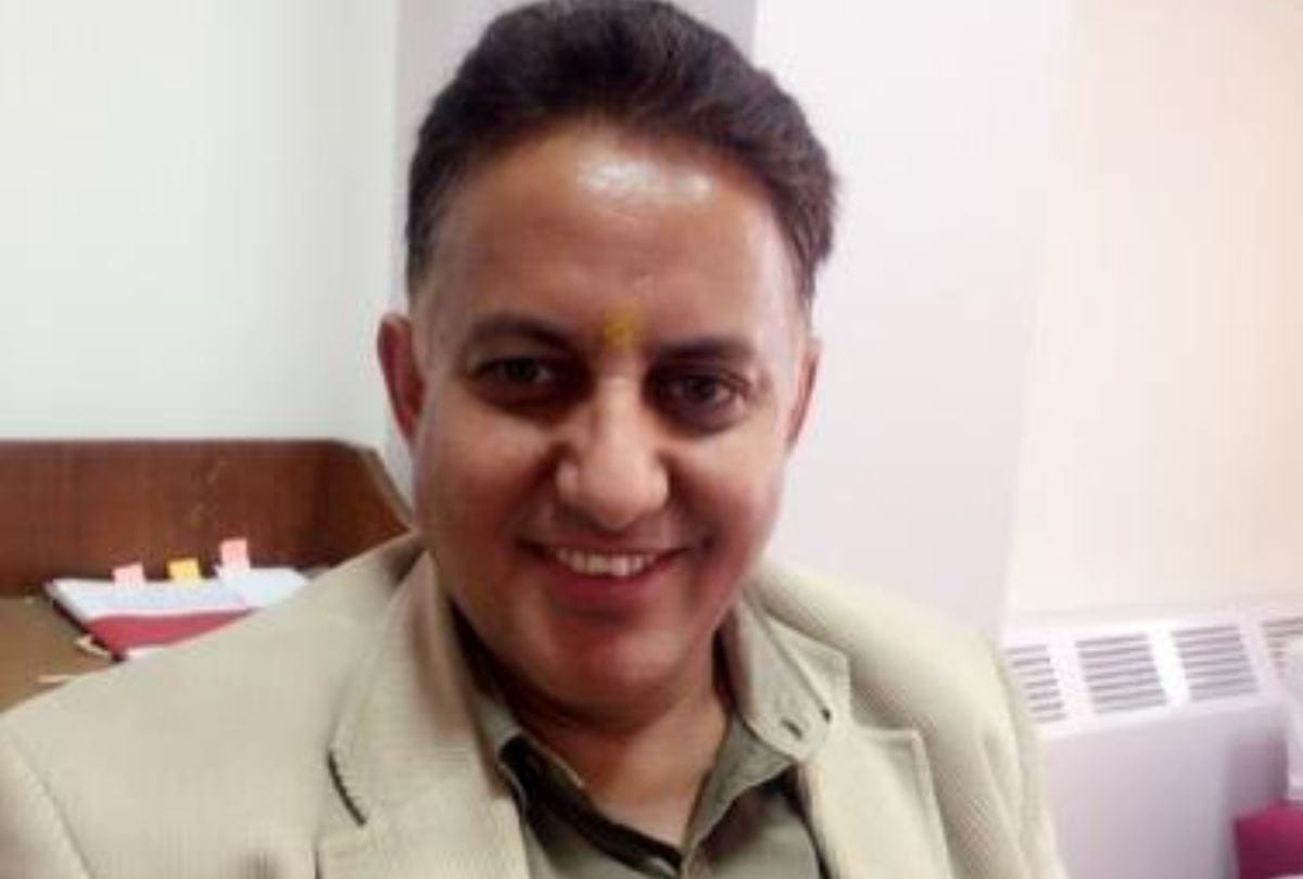 bawal on social media over the transfer of senior IAS Onkar Sharma, rakesh Singha also strongly objected