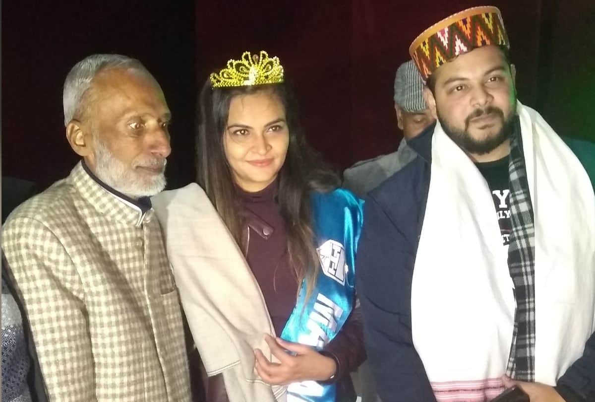 Happy new year celebrations in Manali Delhi Neha crowns as New year queen